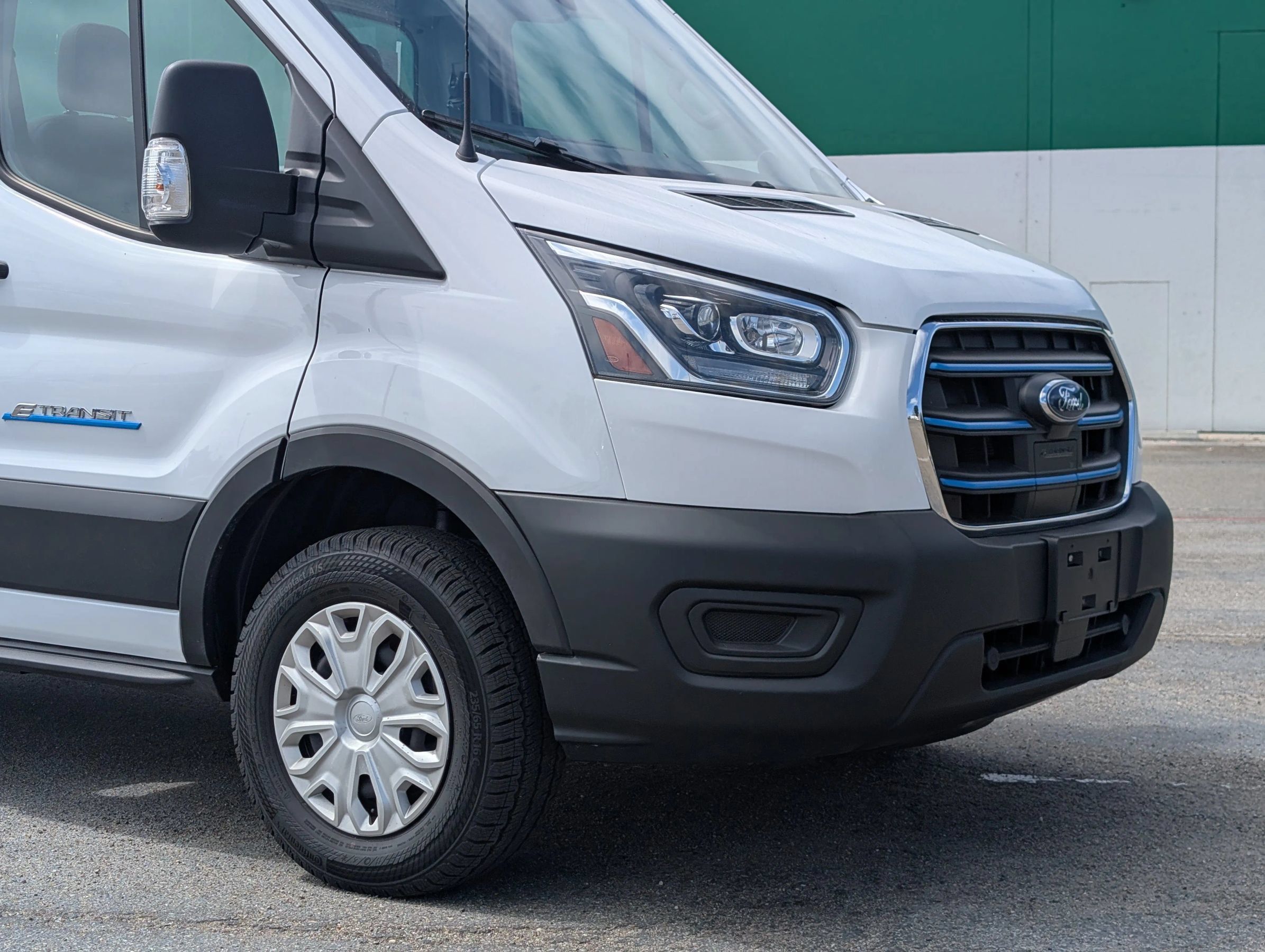 Used 2023 Ford E-Transit RWD image 2