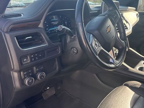 Used 2023 Chevrolet Suburban Premier image 9