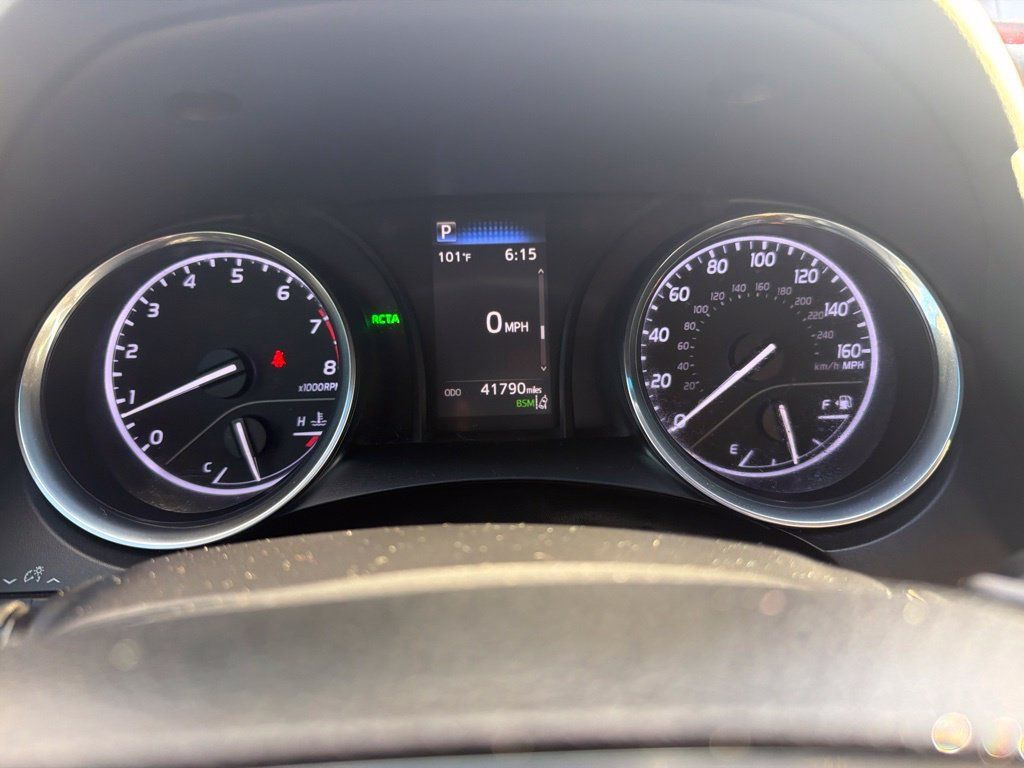 Used 2020 Toyota Camry SE w/ Convenience Package FWD image 17