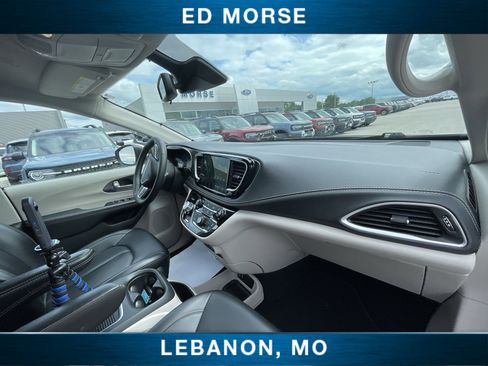 Used 2023 Chrysler Pacifica Touring-L FWD image 26