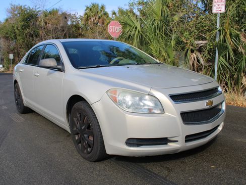 Used 2011 Chevrolet Malibu LS image 2