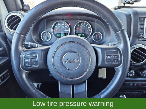 Used 2017 Jeep Wrangler Unlimited Rubicon w/ Connectivity Group image 10