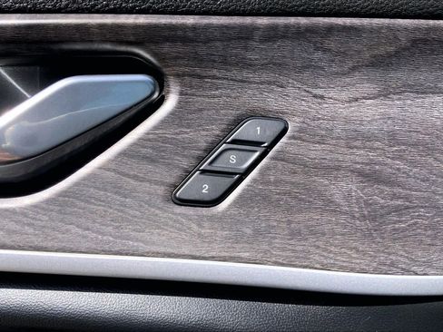 Used 2025 Jeep Grand Cherokee L Limited w/ Luxury Tech Group II image 33