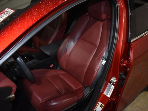 Used 2020 MAZDA MAZDA3 Hatchback w/ Premium Package image 27