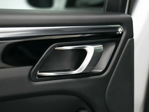 Certified 2025 Porsche Macan S image 15