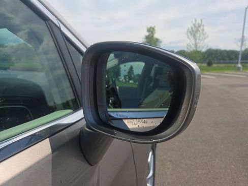 Used 2018 Chrysler Pacifica Limited w/ Advanced Safetytec Group FWD image 6
