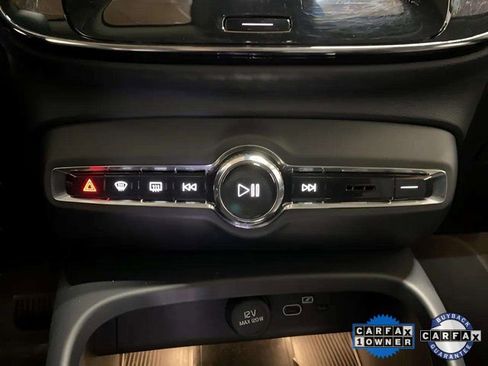 Used 2025 Volvo XC40 B5 Plus image 51