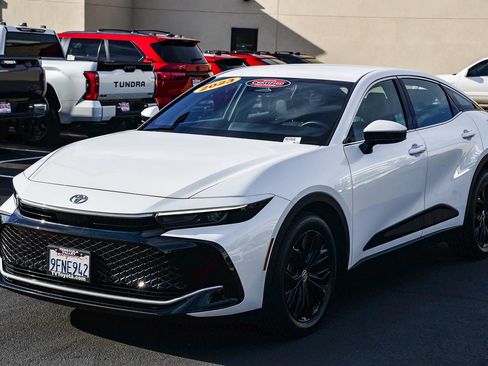 Certified 2023 Toyota Crown XLE image 3