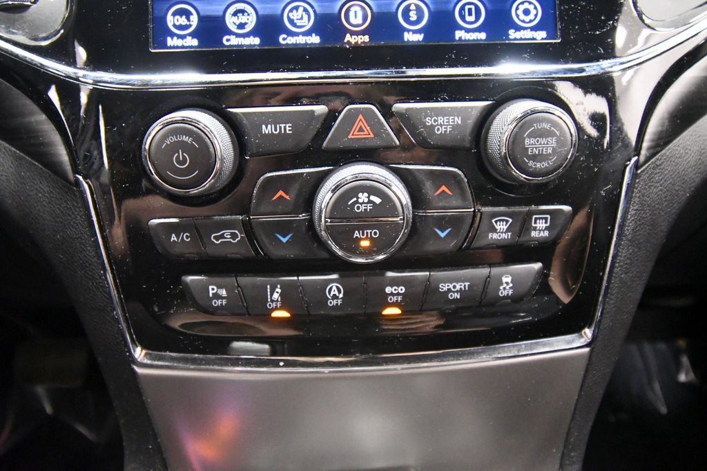 Used 2021 Jeep Grand Cherokee Altitude AWD/4WD image 27