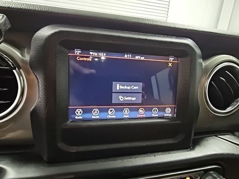 Used 2021 Jeep Wrangler Unlimited Sahara image 17