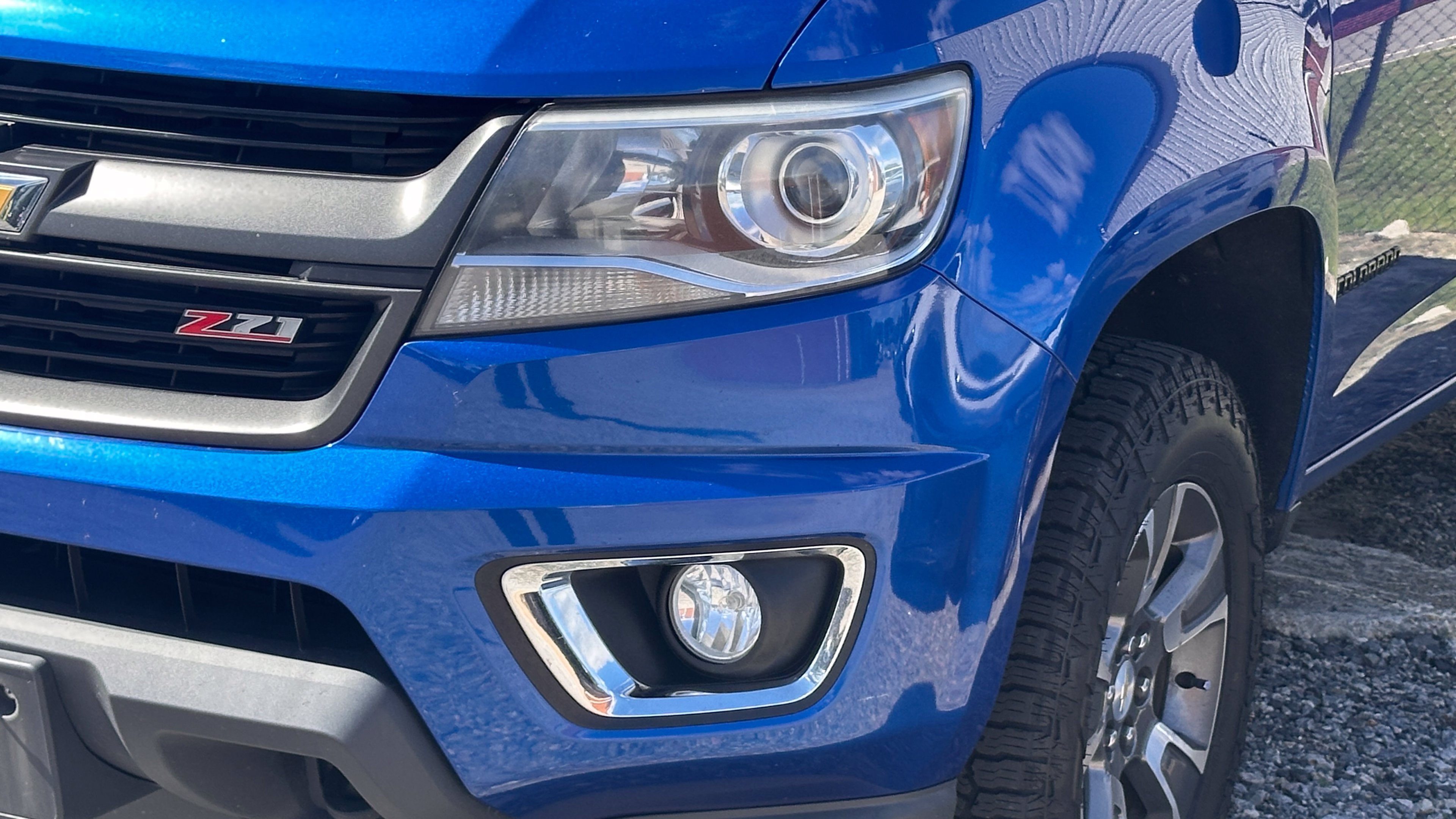 Used 2020 Chevrolet Colorado Z71 AWD/4WD image 2