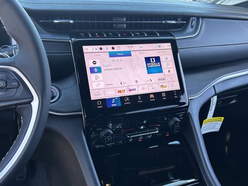 New 2025 Jeep Grand Cherokee Limited w/ Trailer Tow Package image 20