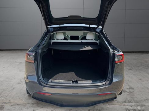 Used 2023 Tesla Model Y Long Range AWD/4WD image 19