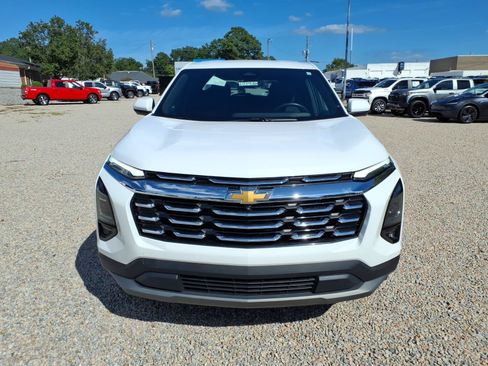 Used 2025 Chevrolet Equinox LT w/ Safety and Technology Package FWD image 2