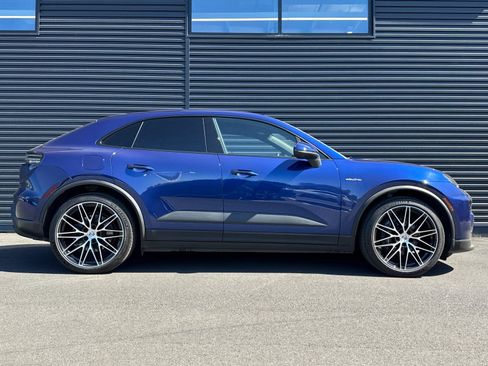 Certified 2025 Porsche Macan 4 Electric AWD/4WD image 10