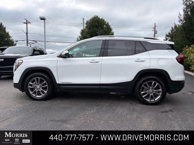 Used 2023 GMC Terrain SLT w/ Infotainment Package II AWD/4WD image 2