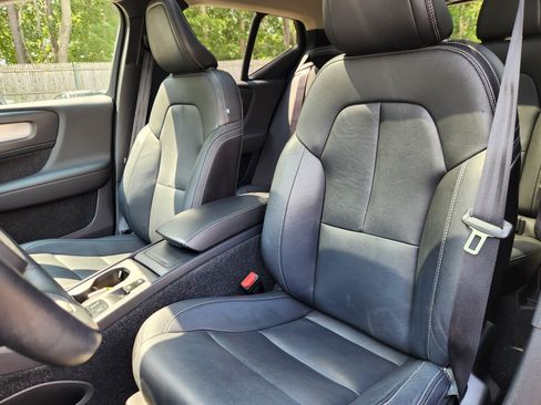 Used 2019 Volvo XC40 T5 Momentum AWD/4WD image 7