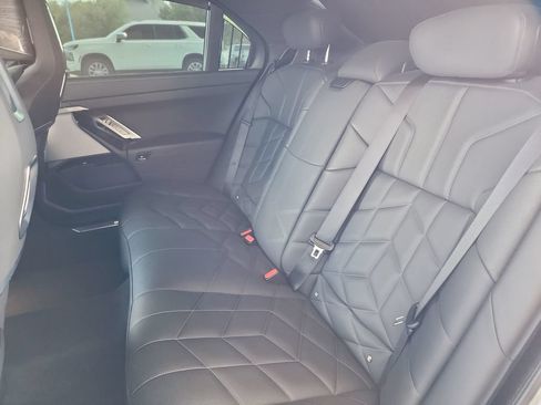 Used 2023 BMW 740i w/ Executive Package RWD image 39