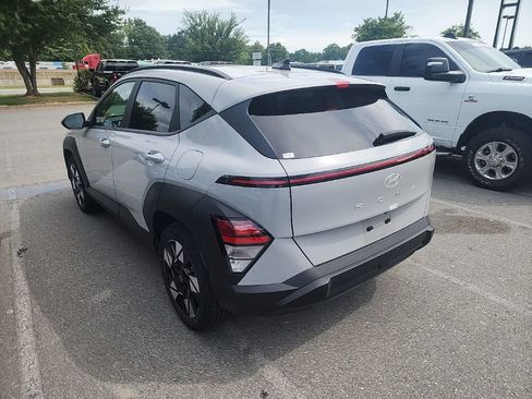 Used 2025 Hyundai Kona SEL FWD image 4