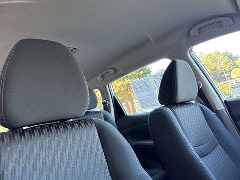 Used 2020 Nissan Rogue S image 18