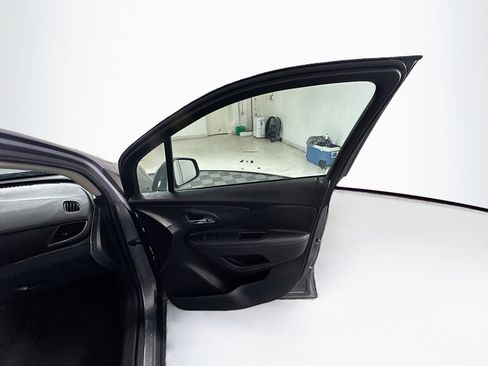 Used 2020 Buick Encore Preferred FWD image 31
