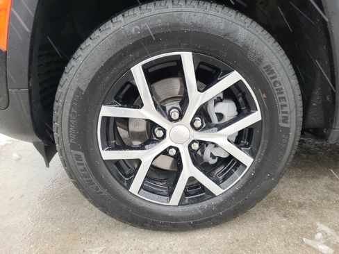 Used 2023 Jeep Grand Cherokee Limited w/ Luxury Tech Group II image 31