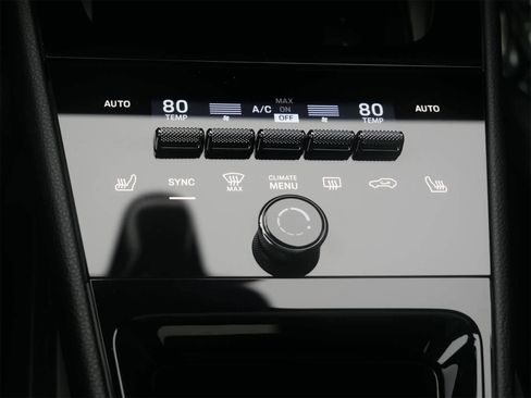 Certified 2025 Porsche Cayenne image 17