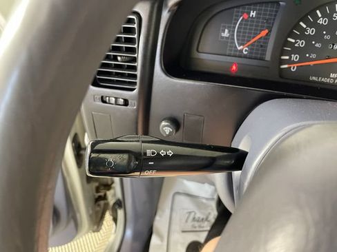 Used 2000 Toyota Tacoma 2WD Regular Cab image 11
