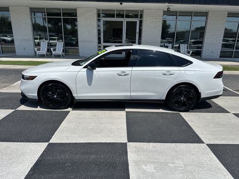 Used 2025 Honda Accord SE image 1