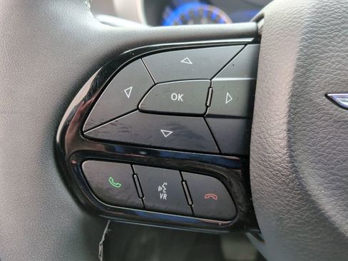 Used 2025 Chrysler Pacifica Limited w/ Uconnect Theater Family Group image 28