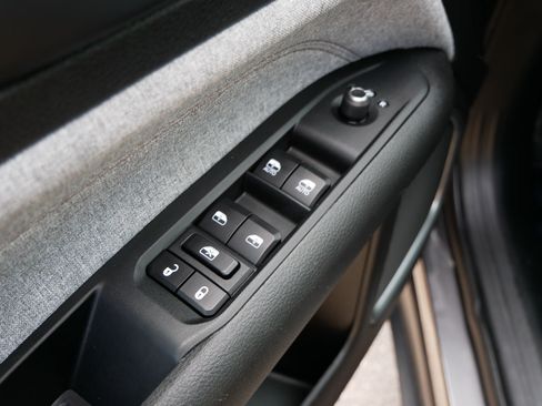 Used 2023 Jeep Compass Latitude AWD/4WD image 19