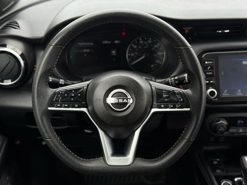 Used 2022 Nissan Kicks SR w/ Interior Electronics Package FWD image 19