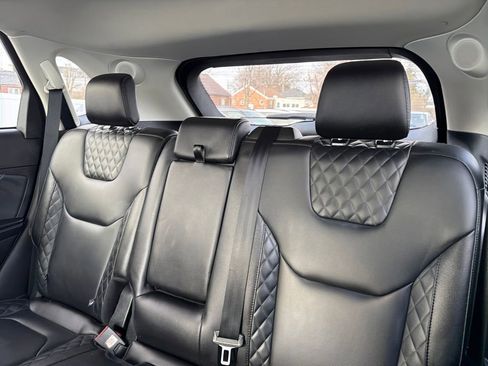 Used 2024 Ford Edge Titanium image 24