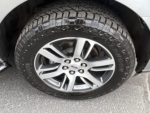 Used 2023 Ford Expedition Limited image 43