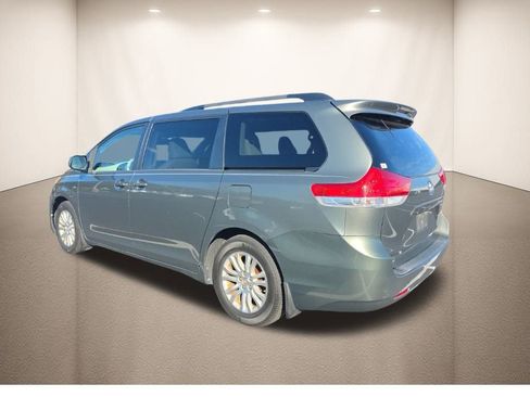 Used 2014 Toyota Sienna XLE image 11
