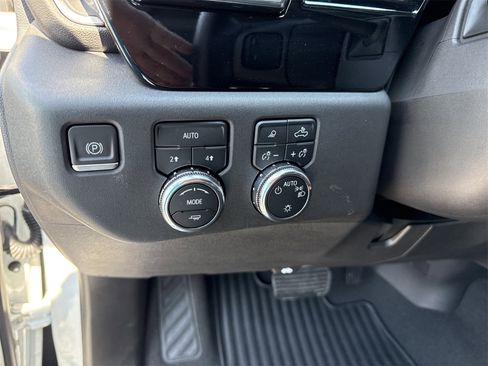Used 2024 GMC Sierra 1500 SLE w/ Preferred Package image 17