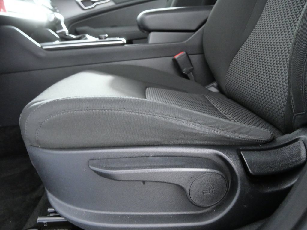 Used 2023 Kia Sportage LX AWD/4WD image 15