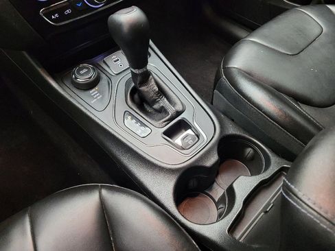 Used 2019 Jeep Cherokee Latitude Plus w/ Comfort/Convenience Group image 26