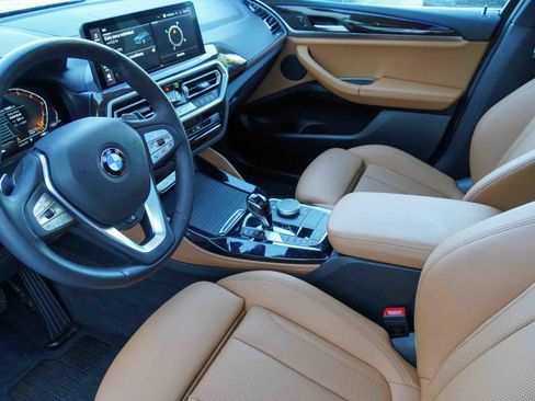 Certified 2025 BMW X4 xDrive30i image 9