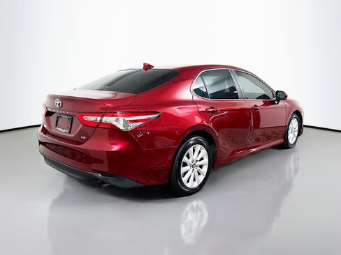 Used 2020 Toyota Camry LE image 4