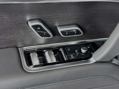 New 2025 Land Rover Range Rover SE image 16