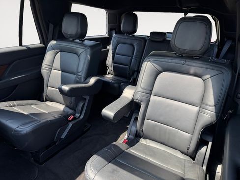Certified 2023 Lincoln Navigator Reserve AWD/4WD image 17