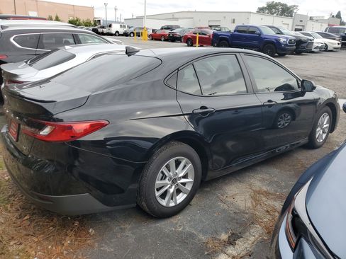 Used 2025 Toyota Camry LE image 5