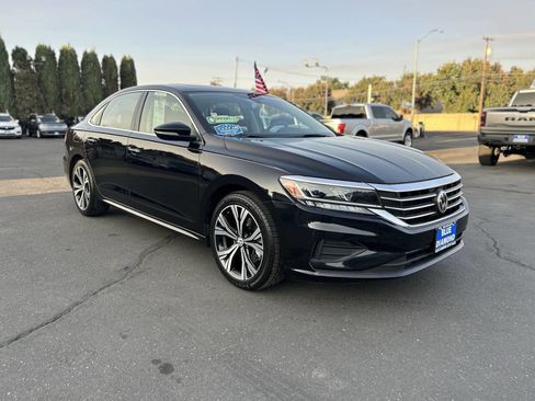Used 2022 Volkswagen Passat 2.0T SE image 2