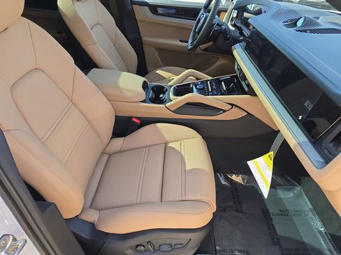 New 2026 Porsche Cayenne Coupe AWD/4WD image 27