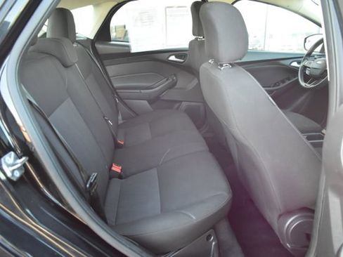 Used 2017 Ford Focus SE image 32