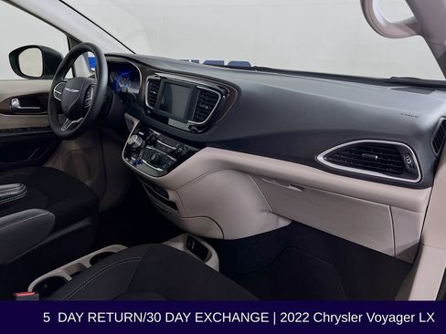 Used 2022 Chrysler Voyager LX FWD image 33