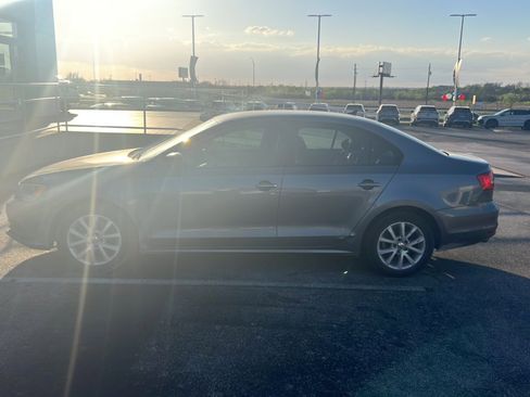 Used 2015 Volkswagen Jetta SE image 1