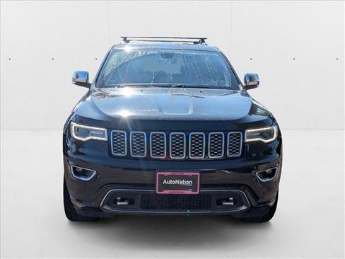 Used 2017 Jeep Grand Cherokee Overland image 2