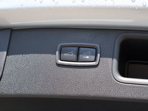 New 2025 Porsche Macan image 20